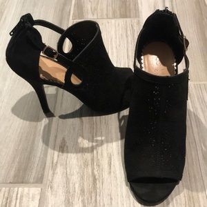 Lauren Conrad Black Sz 8 heels